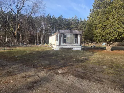 634 14 Mile, Remus, MI 49340
