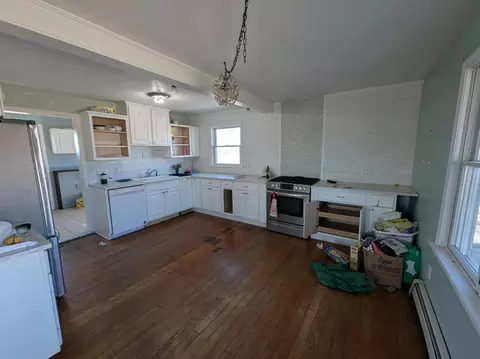 Kitchen - 3818 N Hammell Bch, Au Gres, MI 48703 photo 3 of 4