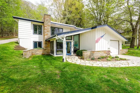 413-415 Leelanau, Frankfort, MI 49635