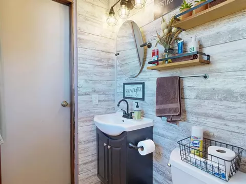Bath - 4775 E Coleman, Clare, MI 48617 photo 1 of 5