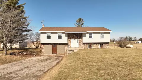 4775 E Coleman, Clare, MI 48617
