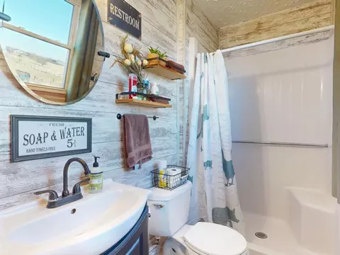 Bath - 4775 E Coleman, Clare, MI 48617 photo 2 of 5