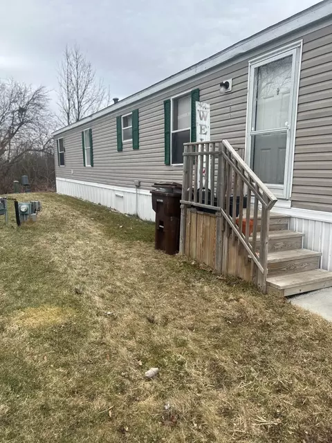 1029 Pebble Crk, Mount Pleasant, MI 48858