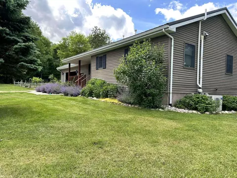 1879 N Crystal, Vestaburg, MI 48891
