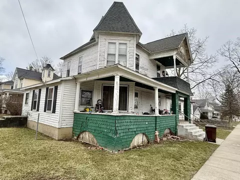 302 N Pine Riv, Ithaca, MI 48847