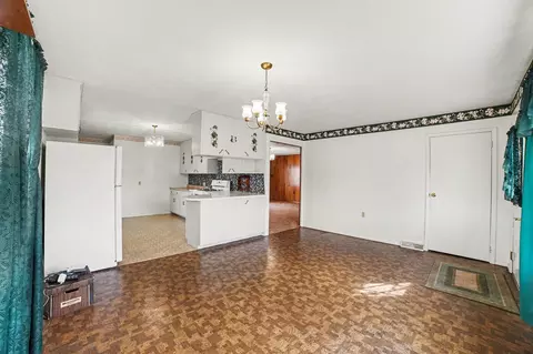 Dining - 7495 E Mcbrides, Edmore, MI 48829 photo 2 of 3