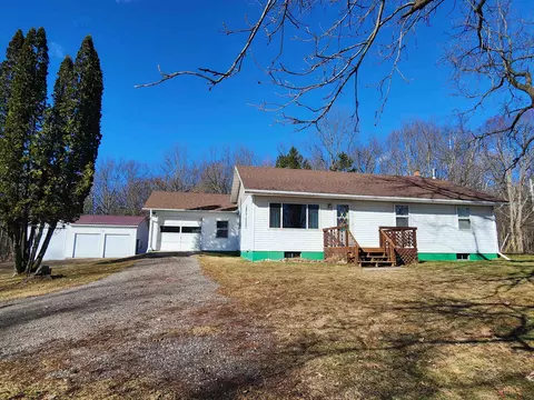 7495 E Mcbrides, Edmore, MI 48829