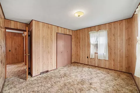 Bedroom - 7495 E Mcbrides, Edmore, MI 48829 photo 2 of 6