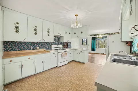 Kitchen - 7495 E Mcbrides, Edmore, MI 48829 photo 2 of 2