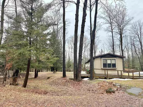5233 Bunker Hl, Williamsburg, MI 49690