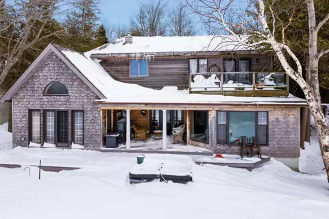 10 S Stony Pt, Suttons Bay, MI 49682
