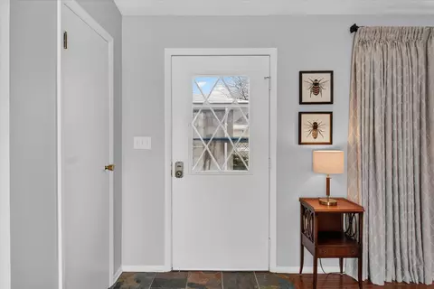 Entry Way - 980 Glencoe, Alma, MI 48801 photo 7 of 8