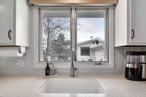 Kitchen - 980 Glencoe, Alma, MI 48801 photo 5 of 7