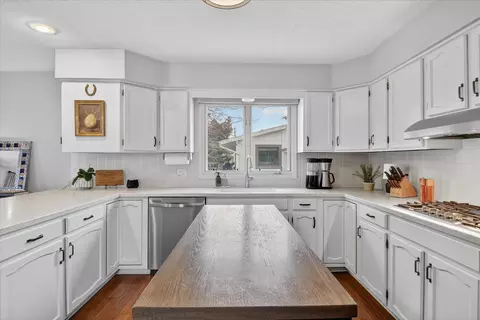 Kitchen - 980 Glencoe, Alma, MI 48801 photo 2 of 7