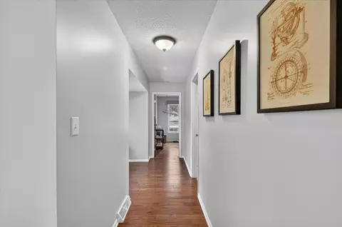 Entry Way - 980 Glencoe, Alma, MI 48801 photo 3 of 8