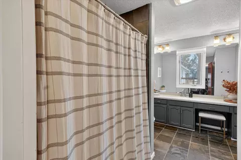 Bath - 980 Glencoe, Alma, MI 48801 photo 5 of 7