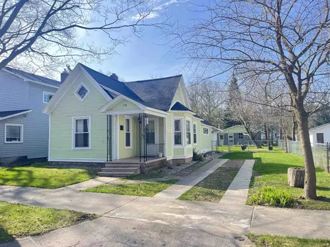 136 E Fifteenth, Traverse City, MI 49684