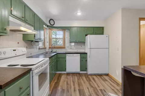 Kitchen - 901 Riverview, Alma, MI 48801 photo 1 of 2