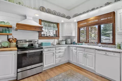 Kitchen - 121 End, Alma, MI 48801 photo 3 of 3