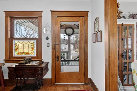 Entry Way - 121 End, Alma, MI 48801 photo 1 of 8