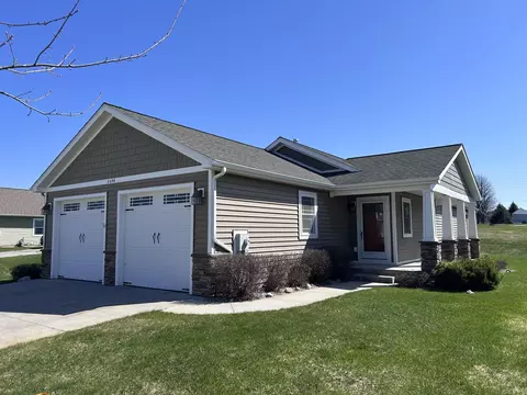 2096 Chrystal Rdg, Traverse City, MI 49686