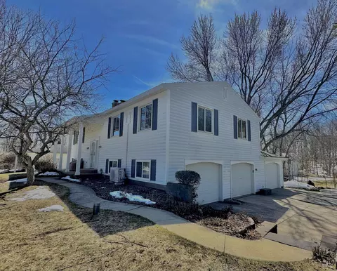 4210 Bay Vw, Traverse City, MI 49684