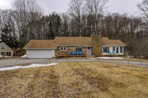 10220 S West Bay Shr, Traverse City, MI 49684