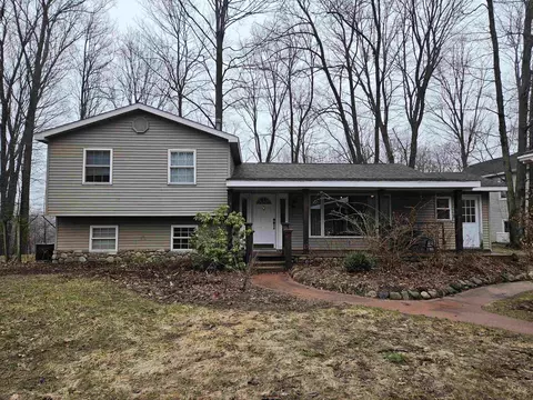 2475 E Potter, Traverse City, MI 49696