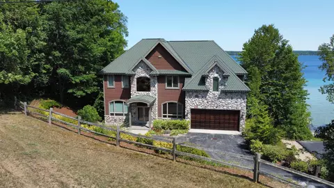3901 Torch Lake Drivenw, Kewadin, MI 49648