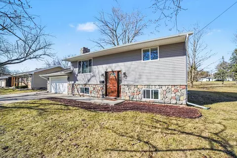 898 Riverview, Alma, MI 48801 photo 3