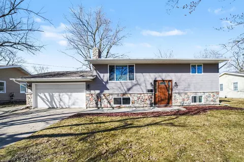 898 Riverview, Alma, MI 48801 photo 2