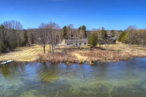 533 S Lake Shr, Lake Leelanau, MI 49653