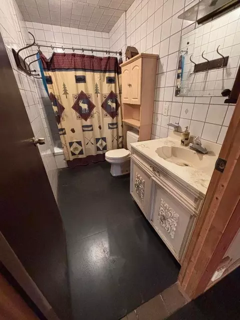 Bath - 2969 Cambay, Grayling, MI 49738 photo 1 of 1