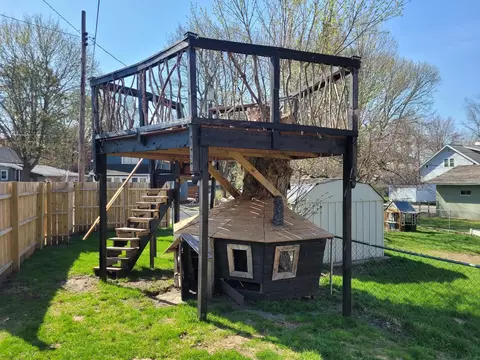 416 E Pne, Cadillac, MI 49601 photo 4