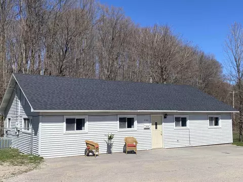 790 Case, Beulah, MI 49617