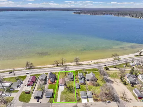 407 S Lakeshore, Lake City, MI 49651