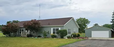 5557 E Pleasant Vly, Shepherd, MI 48883 photo 3