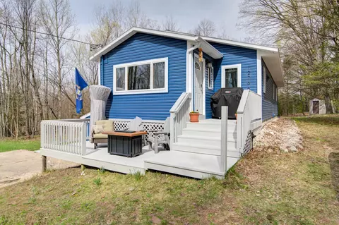 12766 Oakley, Honor, MI 49640