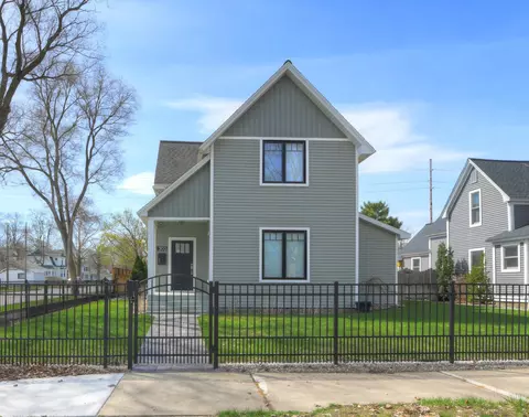 303 W Eleventh, Traverse City, MI 49684
