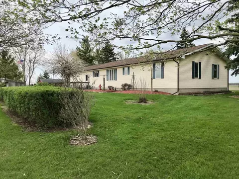 Exterior - 1989 S Crapo, Ithaca, MI 48847 photo 6 of 23