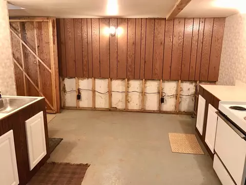 Kitchen - 1989 S Crapo, Ithaca, MI 48847 photo 5 of 5