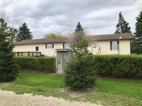 Exterior - 1989 S Crapo, Ithaca, MI 48847 photo 8 of 23
