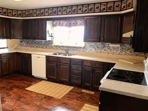 Kitchen - 1989 S Crapo, Ithaca, MI 48847 photo 2 of 5
