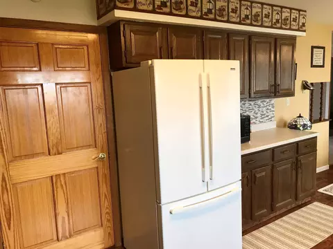Kitchen - 1989 S Crapo, Ithaca, MI 48847 photo 3 of 5