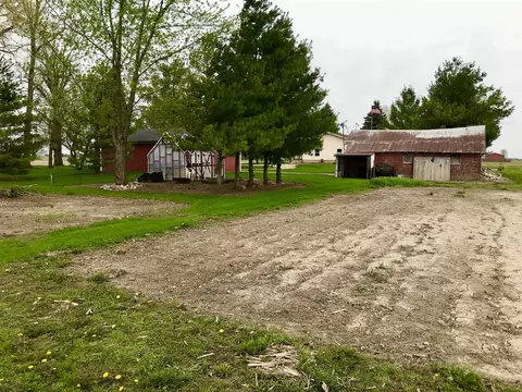 Exterior - 1989 S Crapo, Ithaca, MI 48847 photo 13 of 23