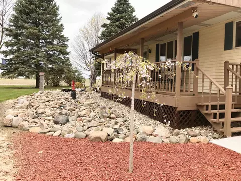Exterior - 1989 S Crapo, Ithaca, MI 48847 photo 1 of 23