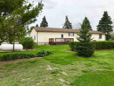 Exterior - 1989 S Crapo, Ithaca, MI 48847 photo 9 of 23