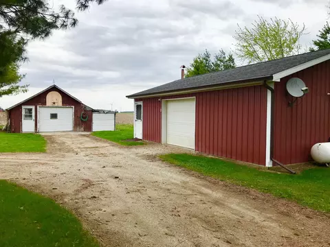 Exterior - 1989 S Crapo, Ithaca, MI 48847 photo 17 of 23