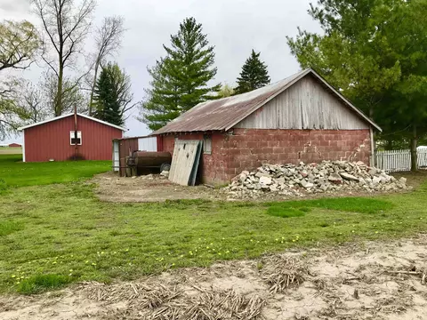Exterior - 1989 S Crapo, Ithaca, MI 48847 photo 12 of 23