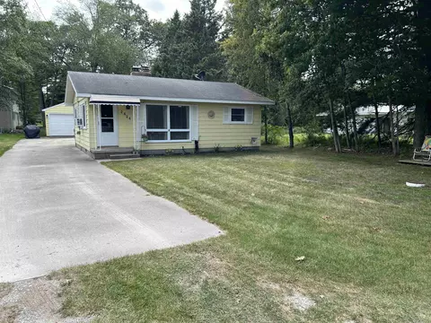 2424 Price, East Tawas, MI 48730